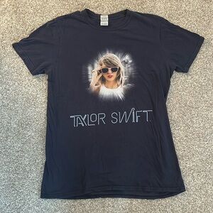 Taylor Swift 1989 world tour vintage t-shirt